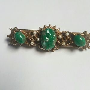 Vintage brooch green stones faux pearls